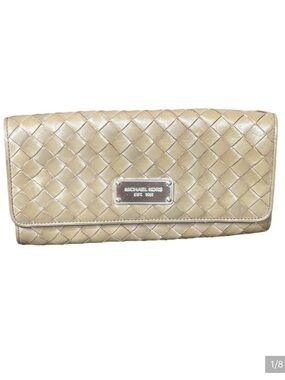 MICHAEL KORS Basket Weave Leather Clutch in Tan OS EUC
